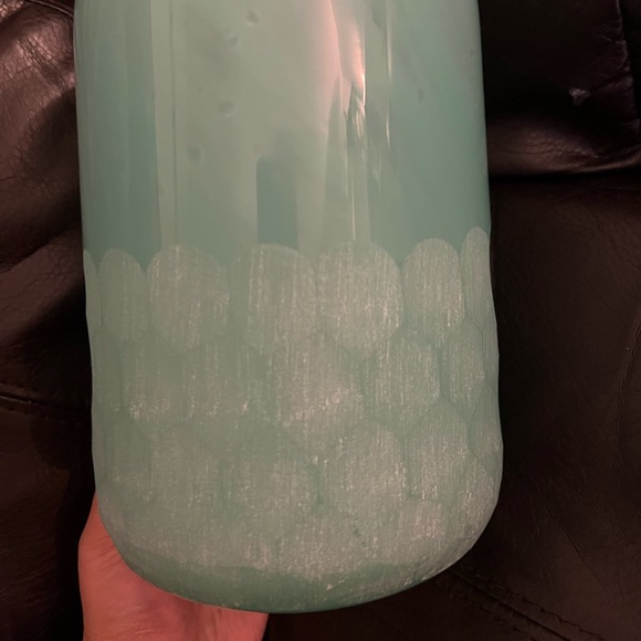 Large Honeycomb Vase - Picture 2 of 8